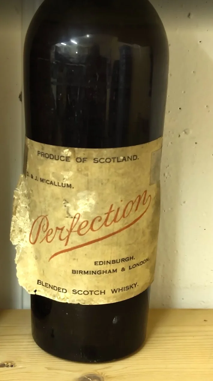 D. & J. McCallum's "Perfection" Blended Scotch Whisky — Pre-1925 Sealed Bottle, Edinburgh, c. 1911–1920 (High Fill)